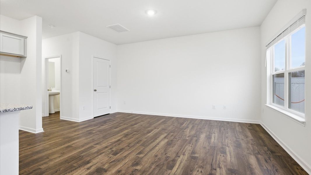 Spacious, unfurnished interior of a new home in Cherokee Crossing, Kodak (Image 15).