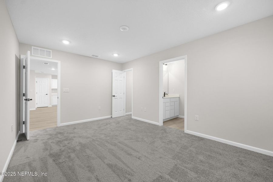 Spacious, unfurnished interior of a new home in , Jacksonville (Image 19).