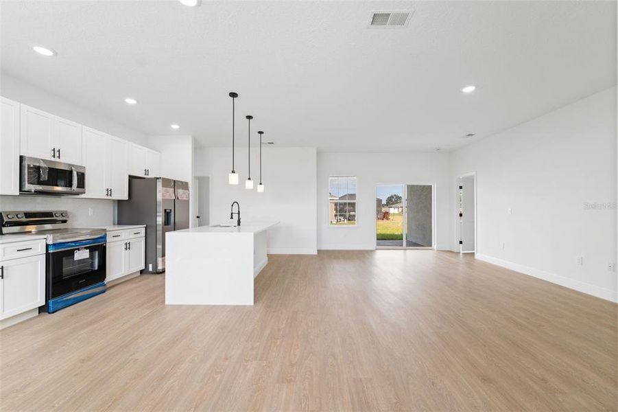 Spacious, unfurnished interior of a new home in , Ocala (Image 17).