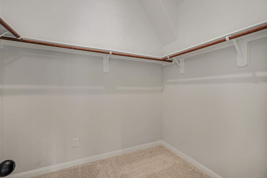 Spacious, unfurnished interior of a new home in Encino Estates, Dayton (Image 18).