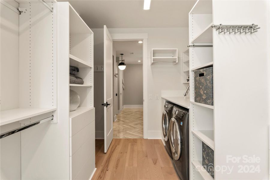 Full size washer/dryer in Owner's Closet!