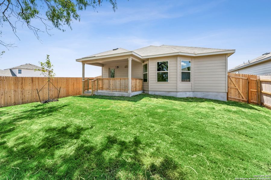 Image 28 of a home in Cinco Lakes. Image 28 of a home in Cinco Lakes.