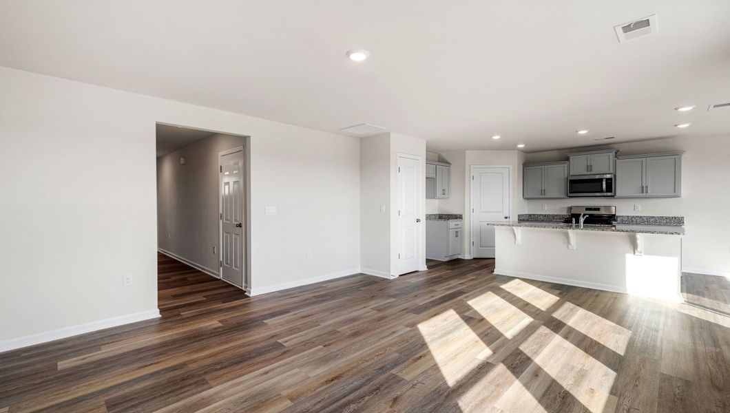 Spacious, unfurnished interior of a new home in Baxter Village, Boiling Springs (Image 16).