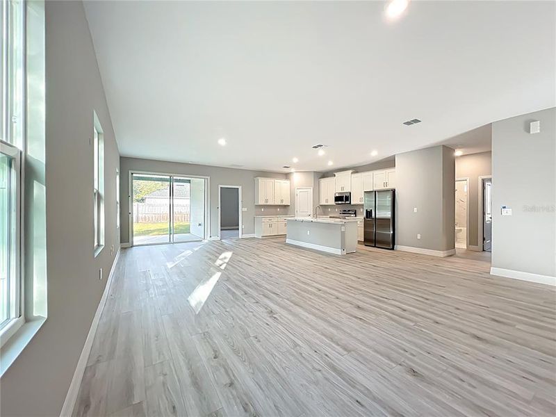 Spacious, unfurnished interior of a new home in , Ocala (Image 22).
