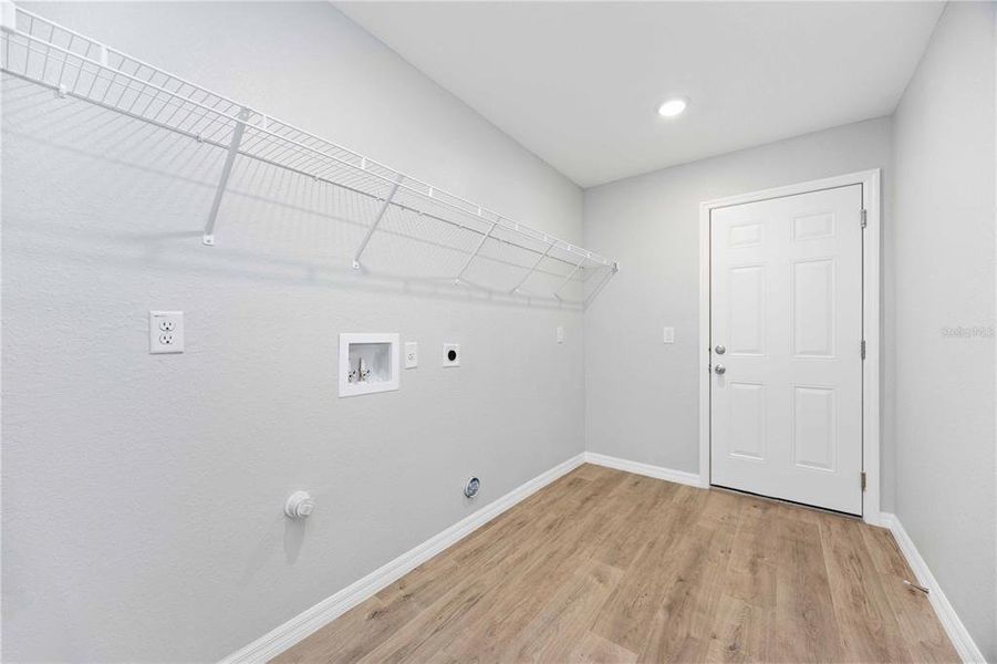 Spacious, unfurnished interior of a new home in , North Port (Image 32).