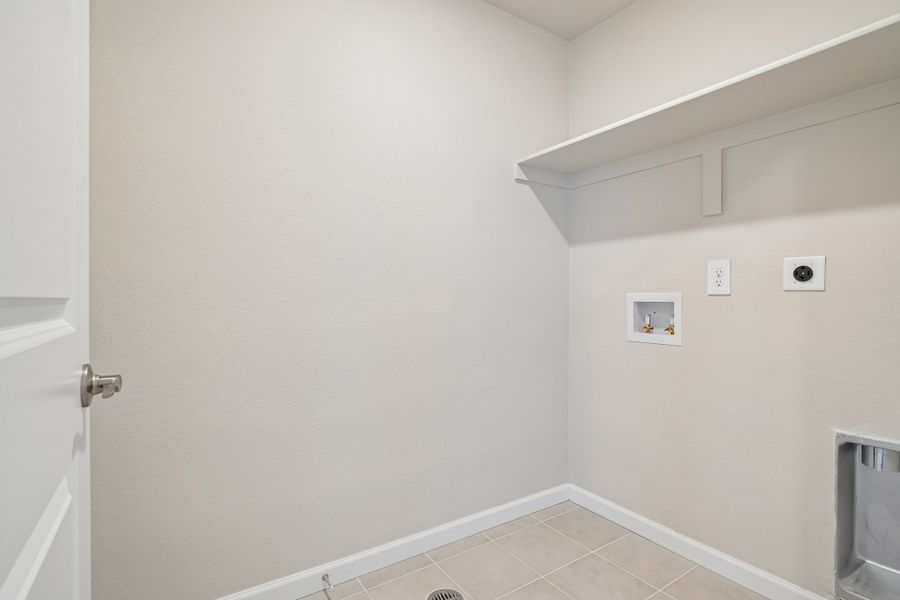 Spacious, unfurnished interior of a new home in Pintail Commons at Johnstown Village, Johnstown (Image 13).
