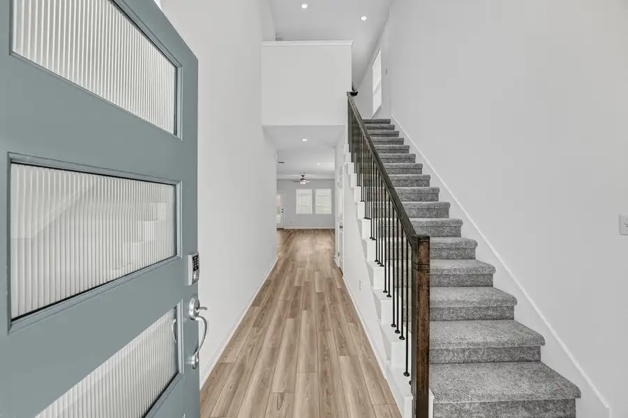 Spacious, unfurnished interior of a new home in Sunfield, Buda (Image 29).