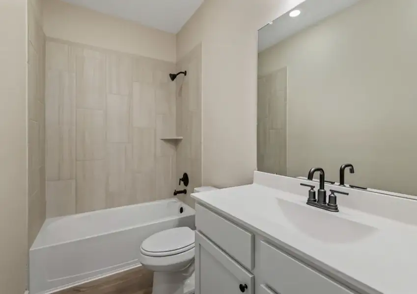 Bathroom with a shower/tub combination