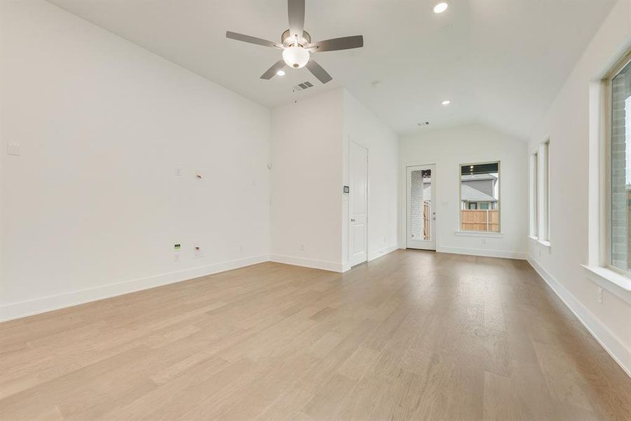 Spacious, unfurnished interior of a new home in Edgewater, Fate (Image 22).