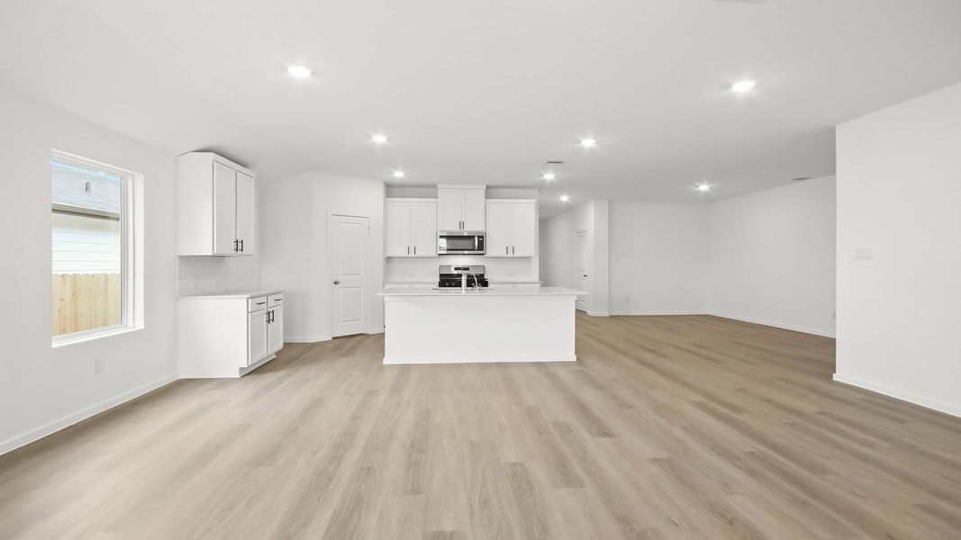 Spacious, unfurnished interior of a new home in Harrington Trails at The Canopies, Splendora (Image 12).