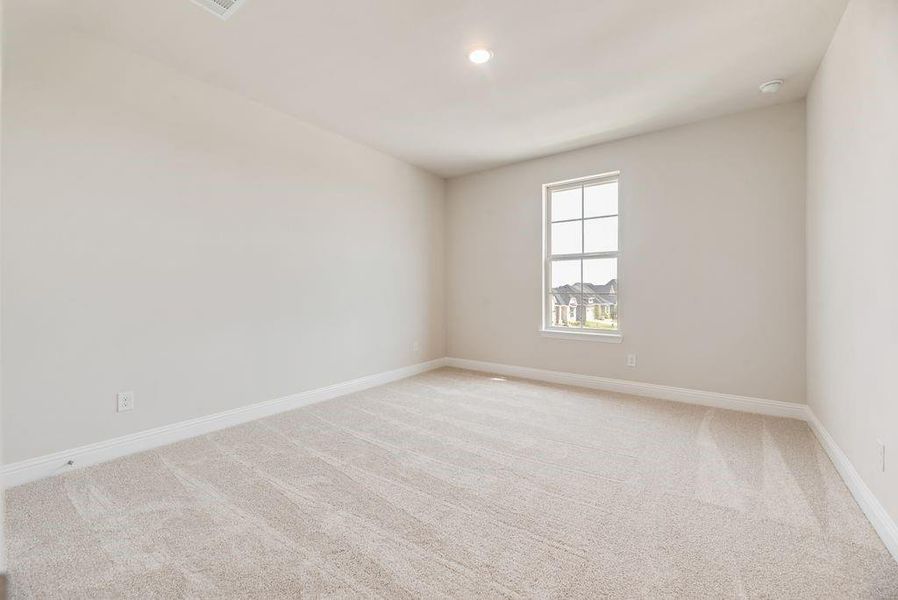 Spacious, unfurnished interior of a new home in Bayside, Rowlett (Image 33).