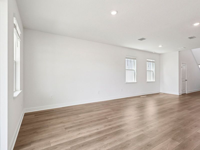 Spacious, unfurnished interior of a new home in Cyrene at Minneola, Minneola (Image 9).