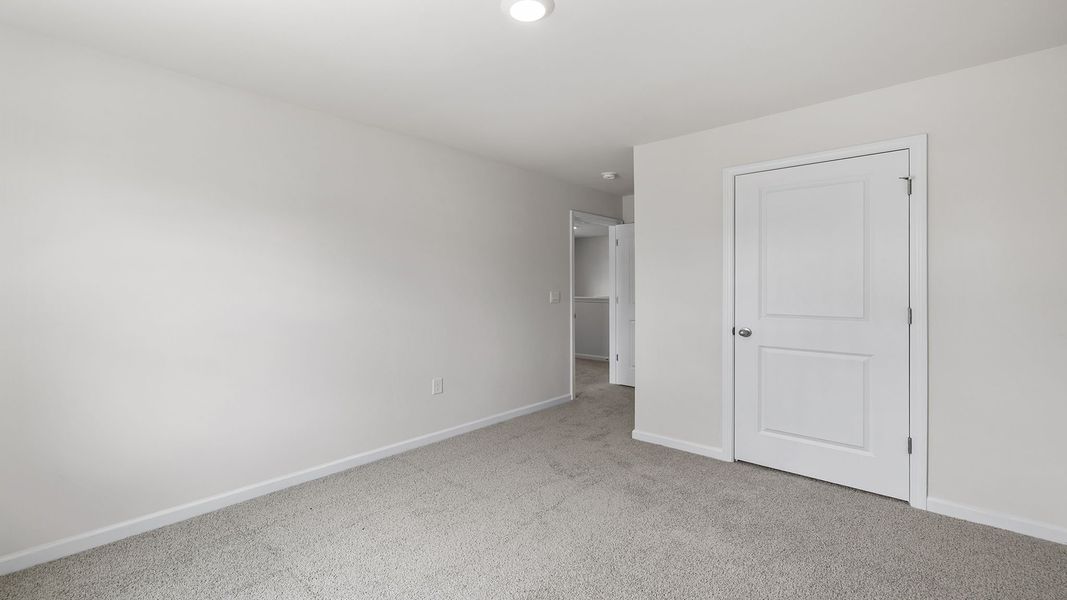 Spacious, unfurnished interior of a new home in Seneca Falls, Seneca (Image 20).