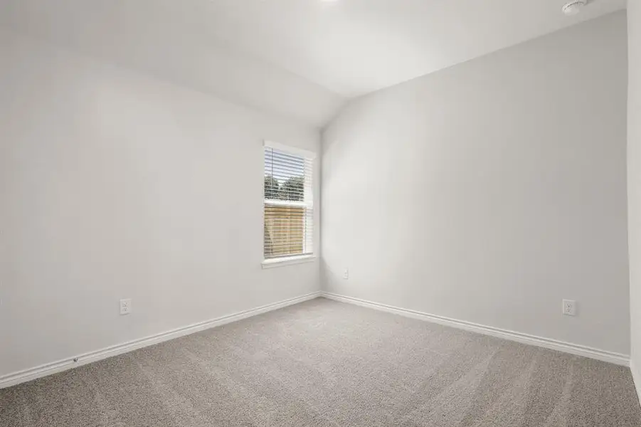 Spacious, unfurnished interior of a new home in Sycamore Landing, Fort Worth (Image 7).