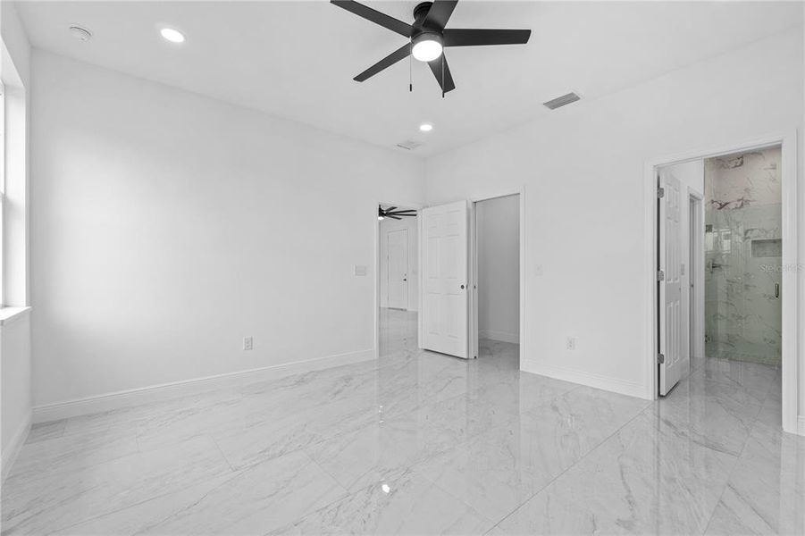 Spacious, unfurnished interior of a new home in , Dunnellon (Image 21).