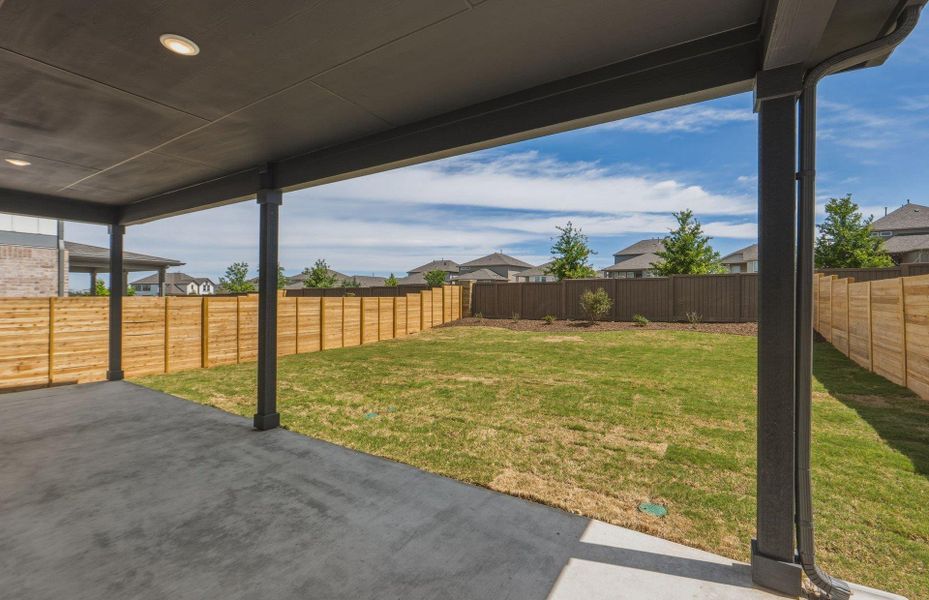 Exterior details and patio area of a home in Horizon Lake, Leander (Image 19).
