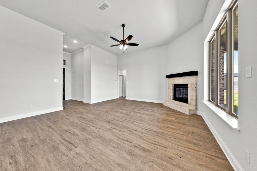 Spacious, unfurnished interior of a new home in Berkshire Estates, Mesquite (Image 20).
