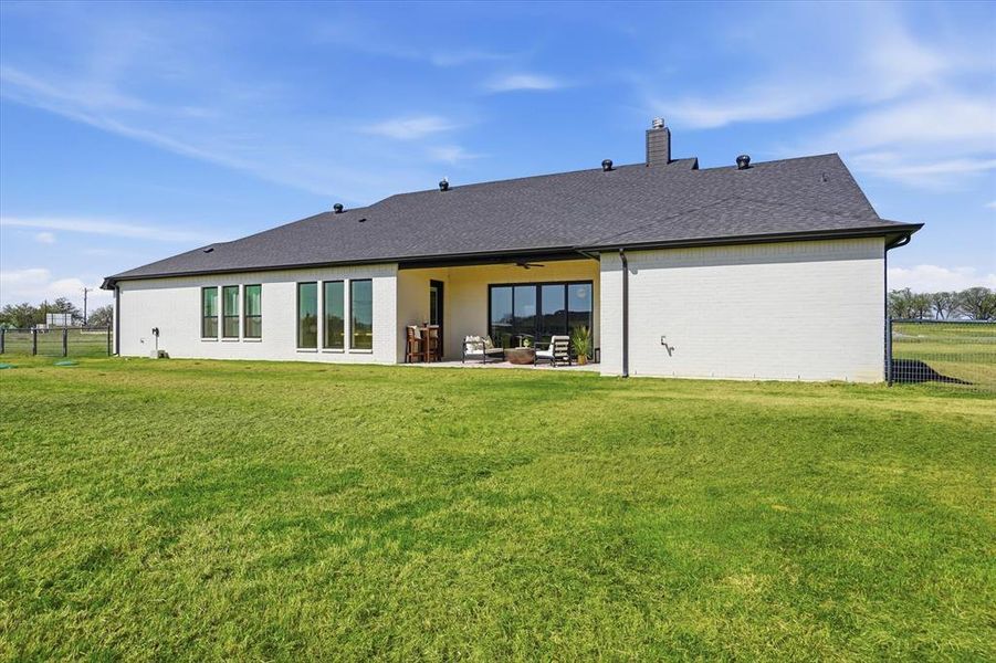 Exterior details and patio area of a home in , Weatherford (Image 4).