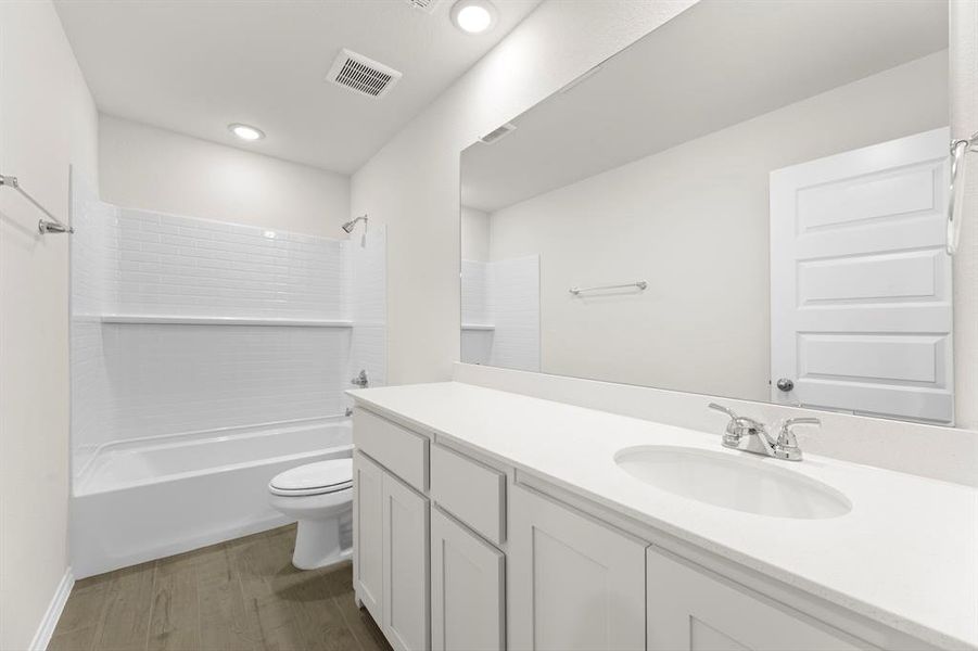 16. 118 Van Horn - 2ND Bath 16. 118 Van Horn - 2ND Bath