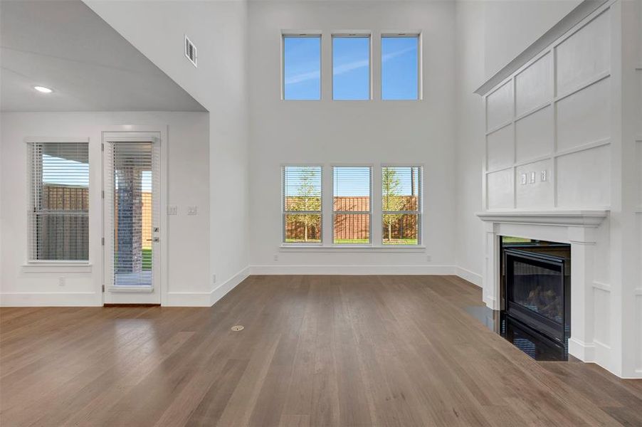 Spacious, unfurnished interior of a new home in Kreymer at the Park, Wylie (Image 28).