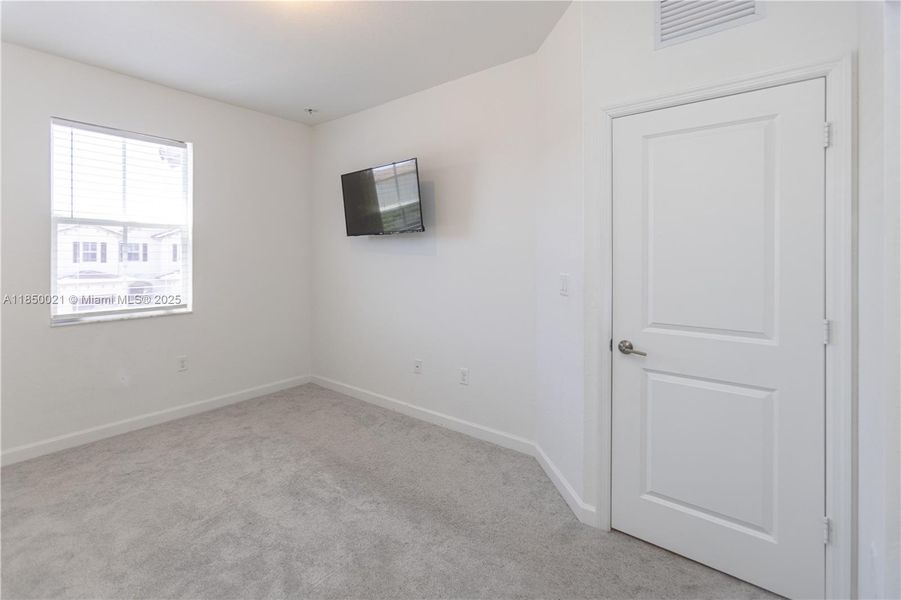 Spacious, unfurnished interior of a new home in , Miami (Image 19).