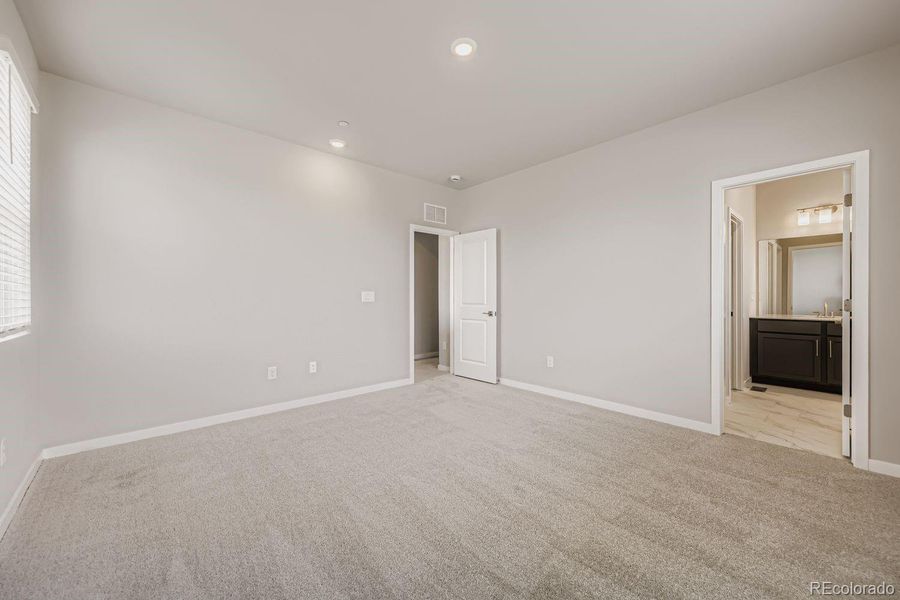 Spacious, unfurnished interior of a new home in Uplands, Westminster (Image 21).