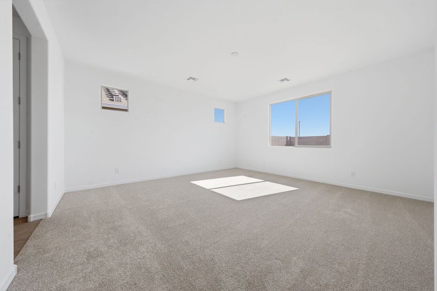 Spacious, unfurnished interior of a new home in Tierra Vistoso, Surprise (Image 10).