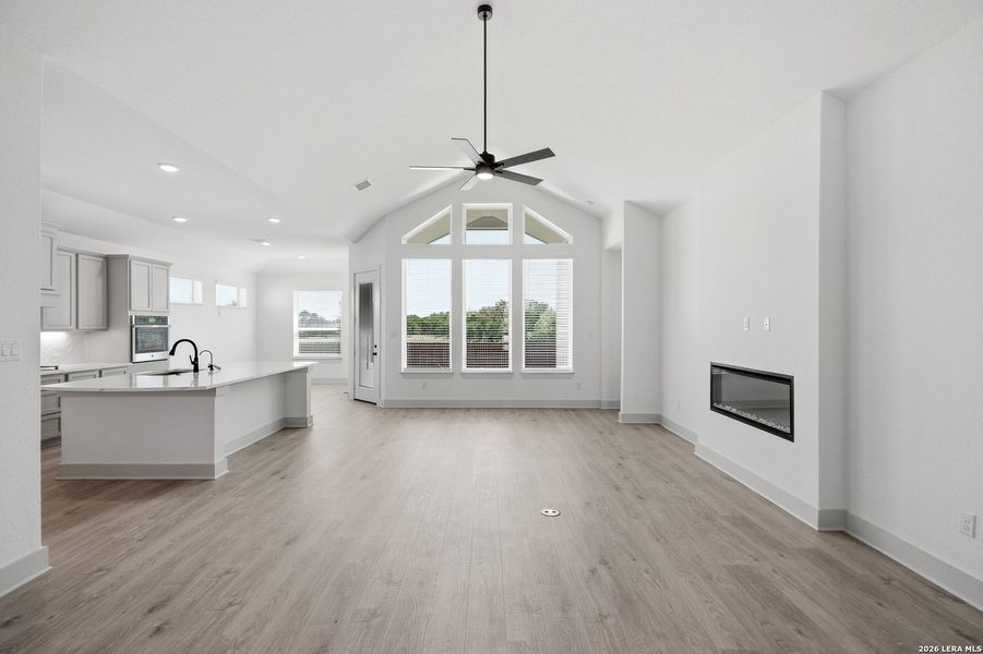 Spacious, unfurnished interior of a new home in Stillwater Ranch, San Antonio (Image 19).