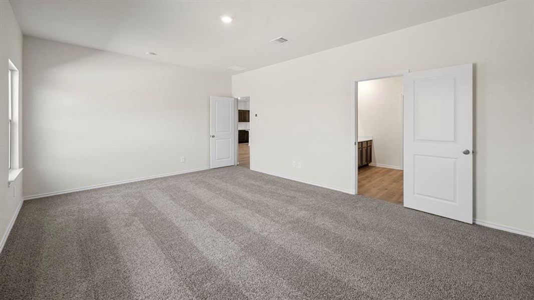 Spacious, unfurnished interior of a new home in Enclave at Pecan Creek, Providence Village (Image 17).