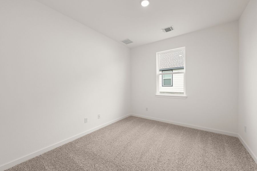 Spacious, unfurnished interior of a new home in The Reserve at Turnbo Ranch, Killeen (Image 7).