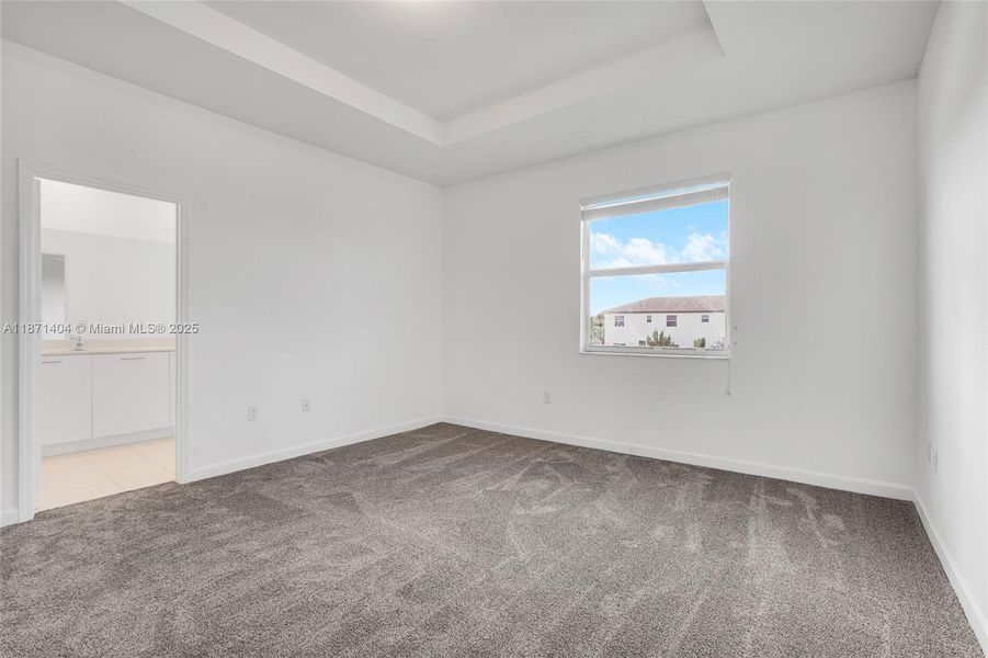 Spacious, unfurnished interior of a new home in , Miami (Image 7).