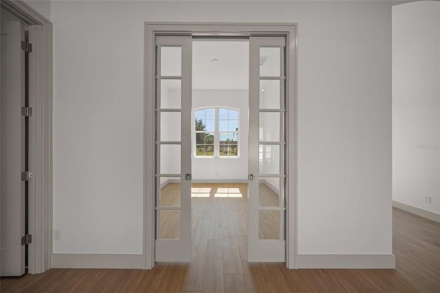 Spacious, unfurnished interior of a new home in , Venice (Image 32).