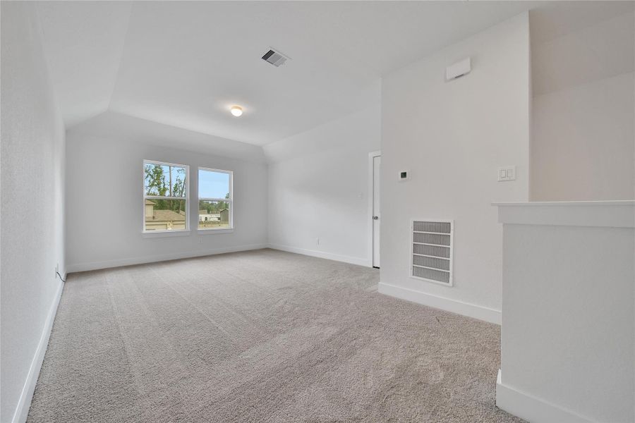 Spacious, unfurnished interior of a new home in Roman Forest, New Caney (Image 15).