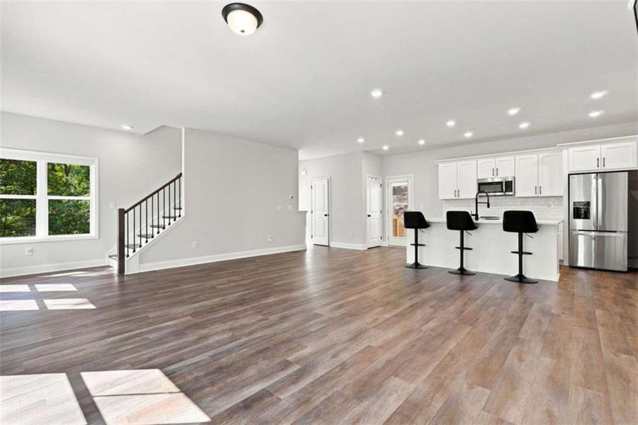 Spacious, unfurnished interior of a new home in , Waleska (Image 14).