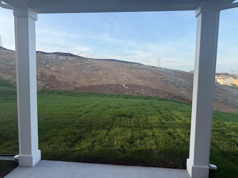 Exterior details and patio area of a home in Cades Bluff, Lebanon (Image 19).