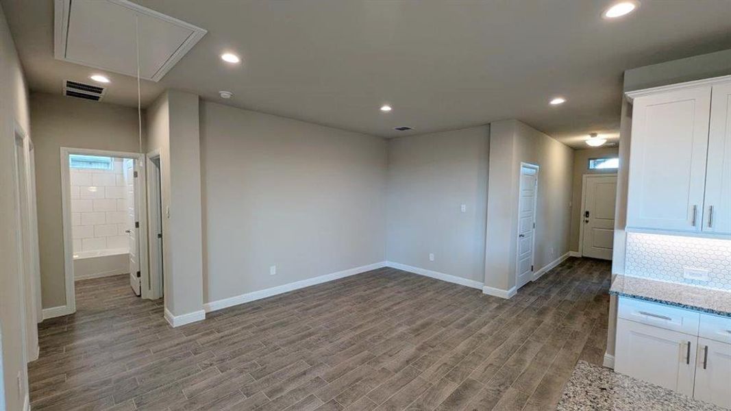 Spacious, unfurnished interior of a new home in Bella Vista, Granbury (Image 18). Spacious, unfurnished interior of a new home in Bella Vista, Granbury (Image 18).