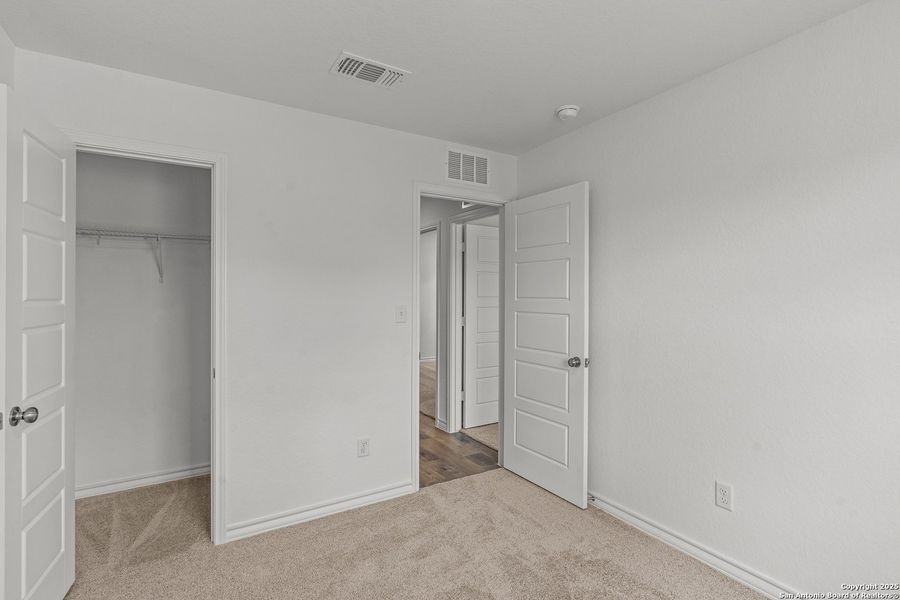 Spacious, unfurnished interior of a new home in Vista Real, Converse (Image 28).