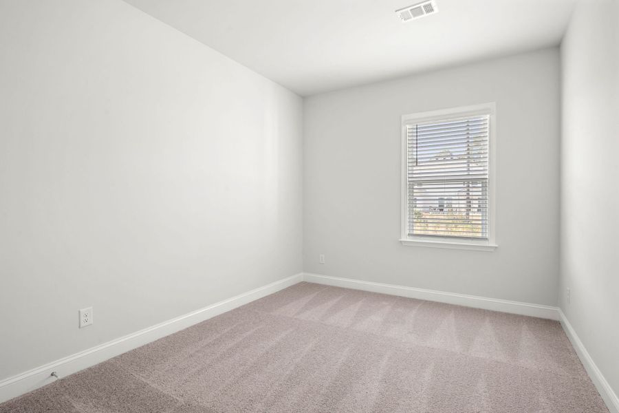 Spacious, unfurnished interior of a new home in Waterways, Richmond Hill (Image 32).