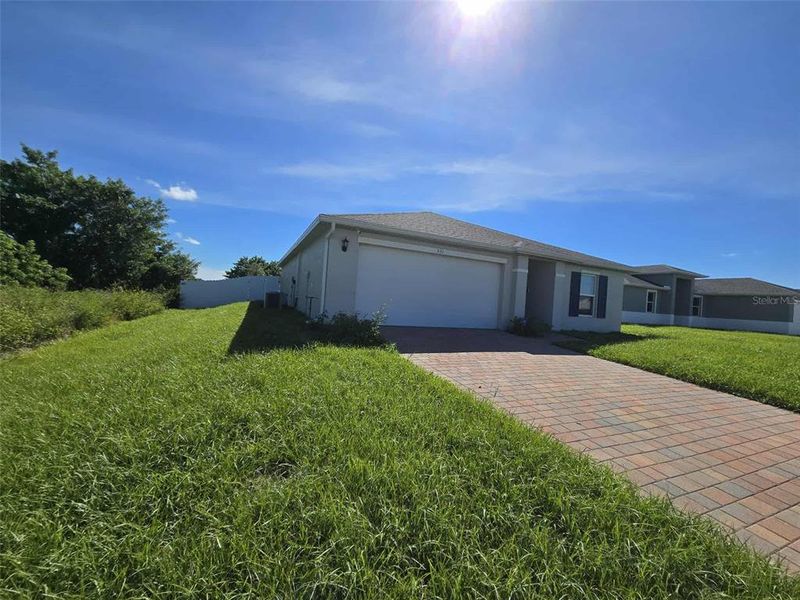 Exterior details and patio area of a home in , Labelle (Image 11).