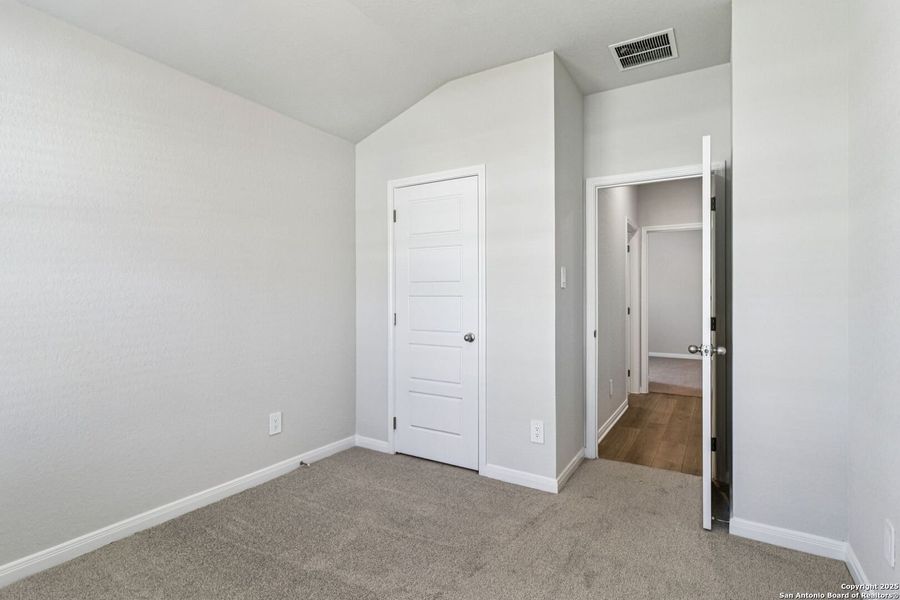 Spacious, unfurnished interior of a new home in Arcadia Ridge - Premier Series, San Antonio (Image 14).