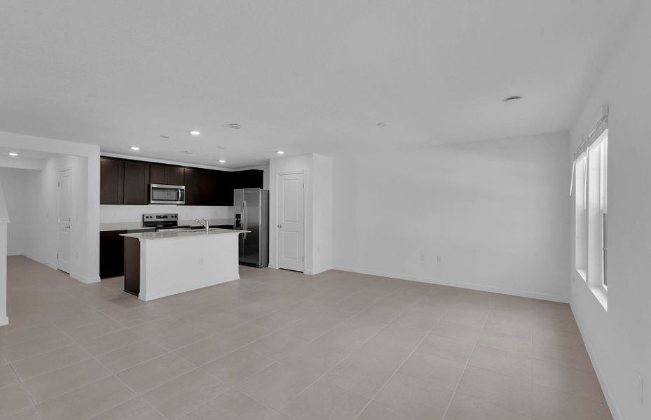 Spacious, unfurnished interior of a new home in Normandy Pines, Jacksonville (Image 16).