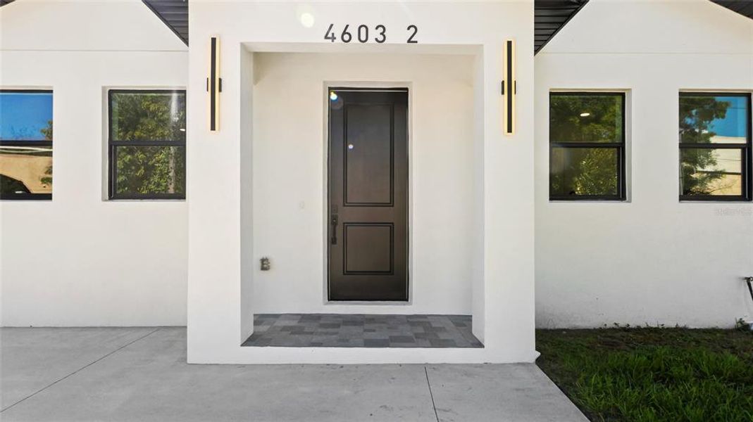 Exterior details and patio area of a home in , Tampa (Image 2).