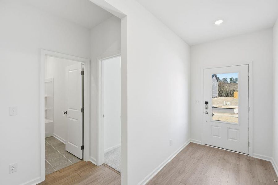 Spacious, unfurnished interior of a new home in Heritage River, Euharlee (Image 14).