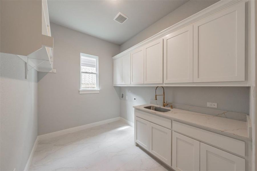 Furnished interior view inside a new home in , Fort Worth (Image 9).
