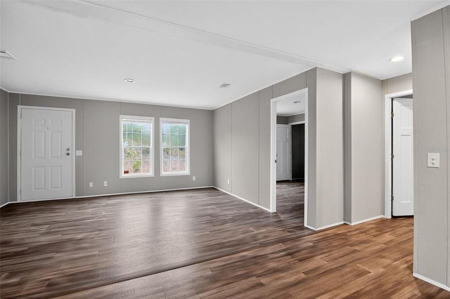 Spacious, unfurnished interior of a new home in , Crystal River (Image 19).