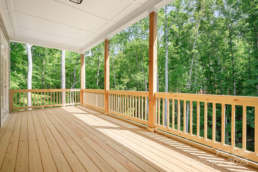 Image 38 of a home in Harbor Watch.