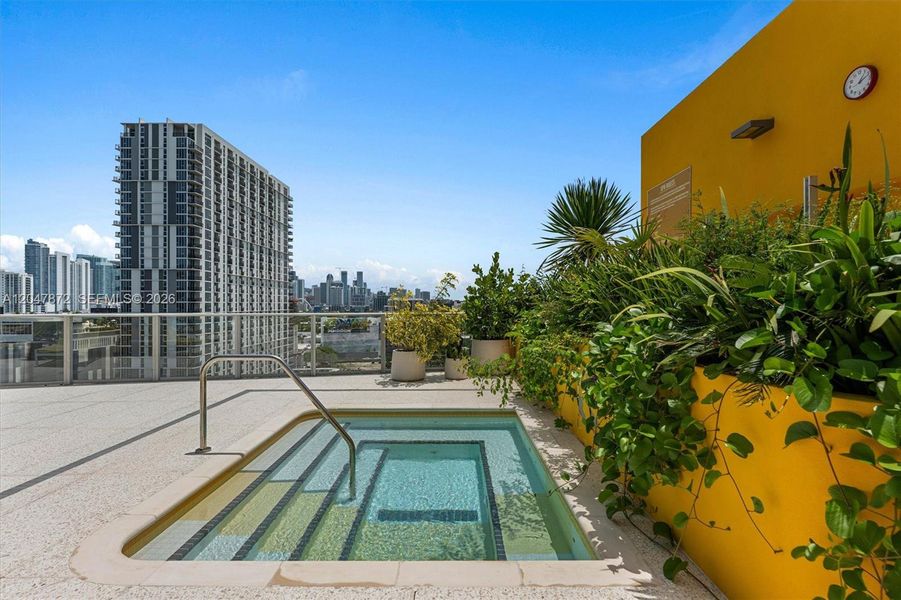 Condo located in Miami, FL showcasing its design and architecture (Image 4). Condo located in Miami, FL showcasing its design and architecture (Image 4).