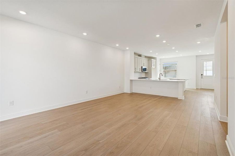 Spacious, unfurnished interior of a new home in SeaFlower, Bradenton (Image 15).