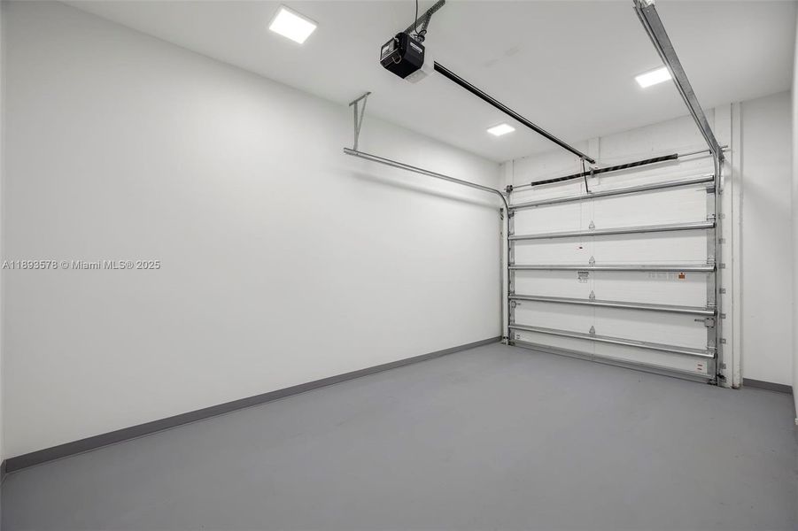 Spacious, unfurnished interior of a new home in , Miami (Image 25).