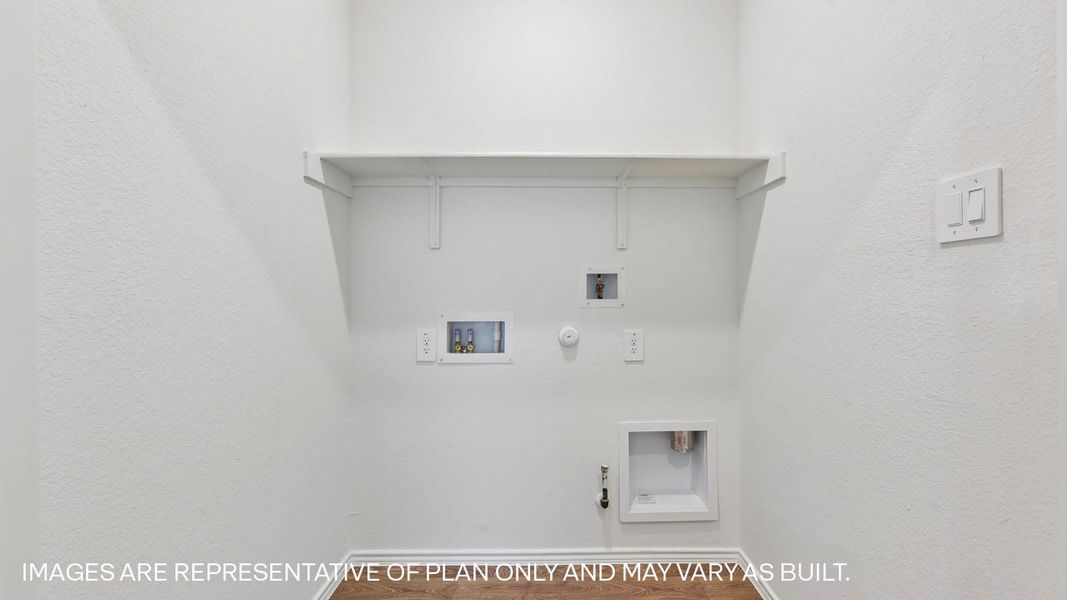 Spacious, unfurnished interior of a new home in Wayside, Uhland (Image 20).